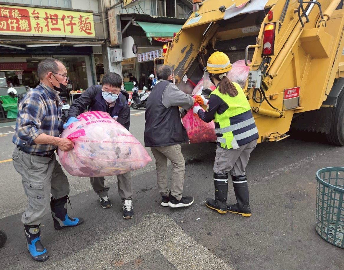 隨袋徵收政策不應被誤導　蘇俊賓：隨水費徵收更貴 (2).jpg